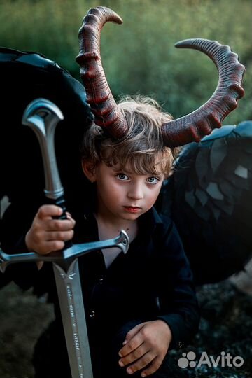 Крылья, рога, меч (аренда)