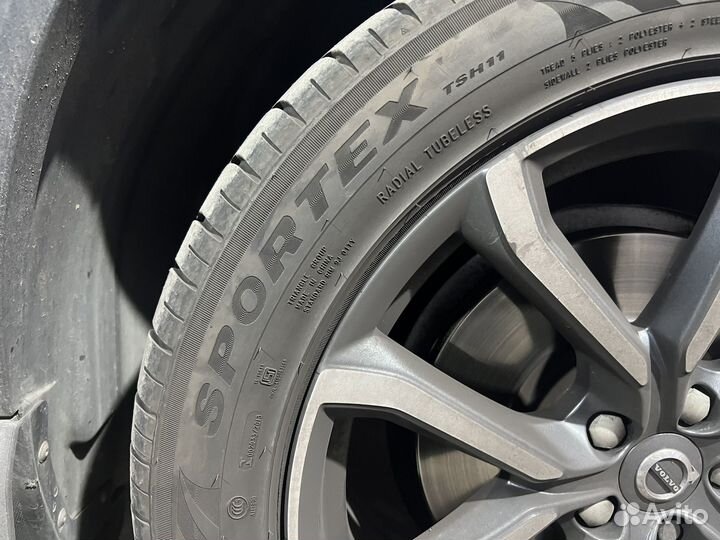 Оригинальные колеса с дисками R20 на Volvo XC90