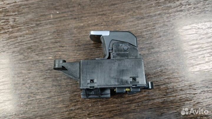 Кнопка ручного тормоза Audi A8 D3 6.0 BHT 2008