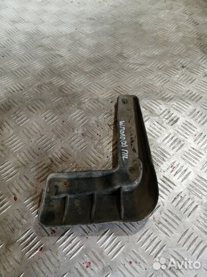 Брызговик передний левый Volkswagen Polo 614 cfna