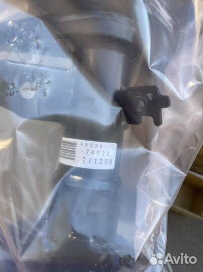 Перед амортизаторы пара оригинал новые toyota IQ