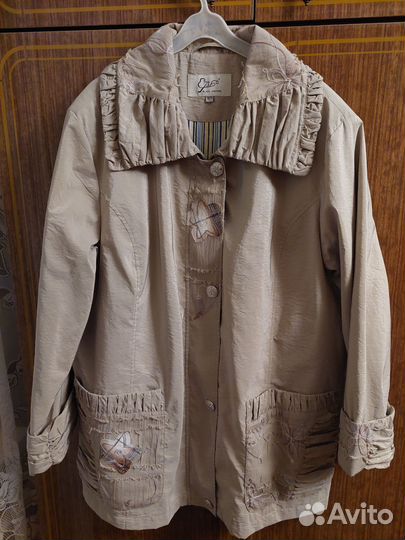 Ветровка женская