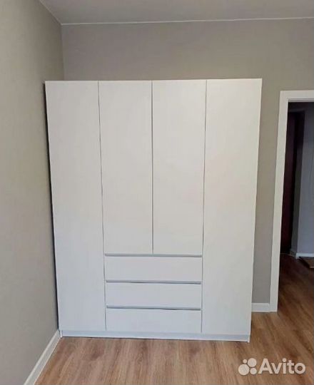 Шкаф распашной четырехдверный 