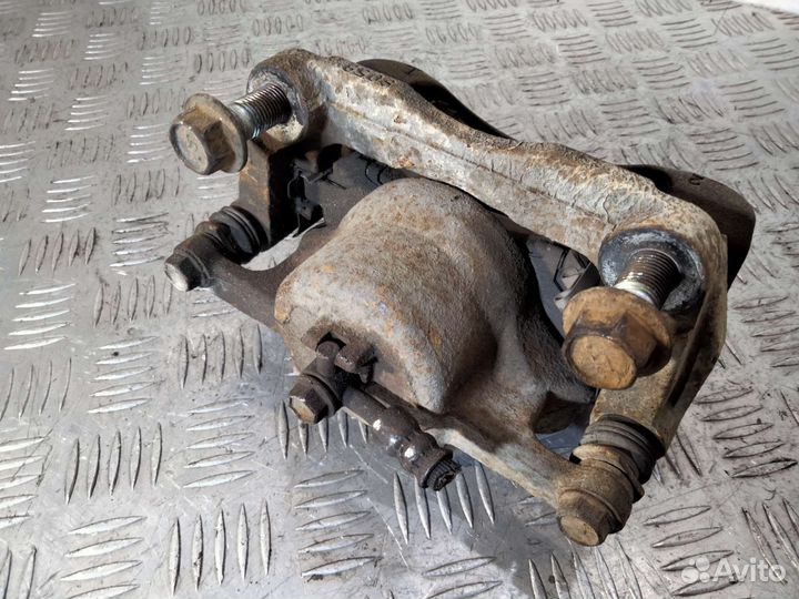 Суппорт передний левый Nissan x-trail t31