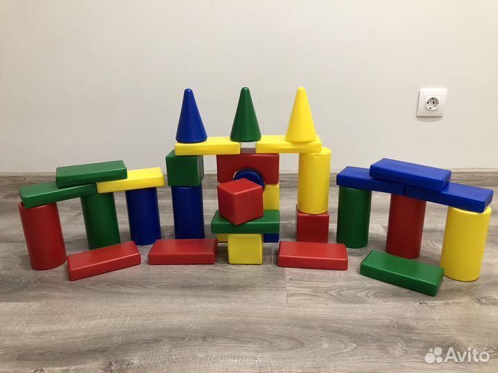 Конструктор из крупных пластиковых блоков