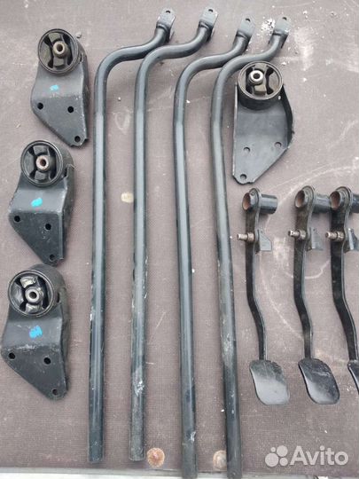 Опора двигателя боковая и др запчасти