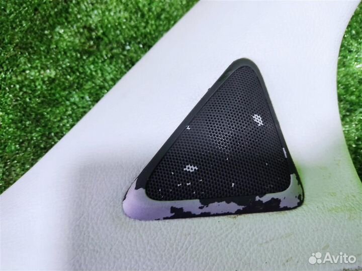 Обшивка правой стойки Toyota Yaris P90 2010