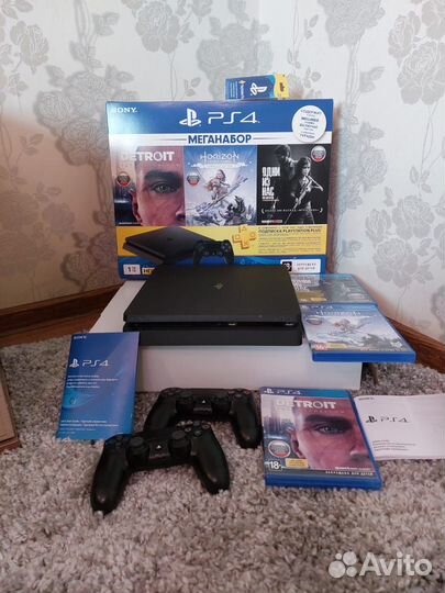 Игровая приставка ps4