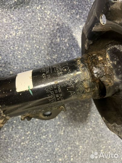 Амортизатор левый передний Corolla E 180 170 150