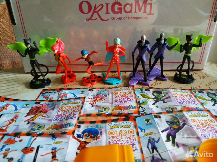 Киндер сюрприз игрушки Леди баг и супер кот