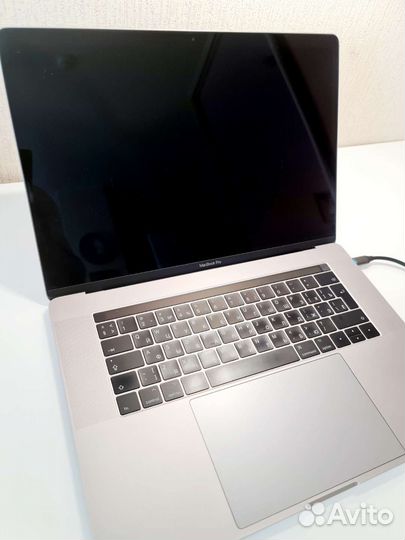 Apple MacBook Pro 15 2017 Touch bar Touch ID