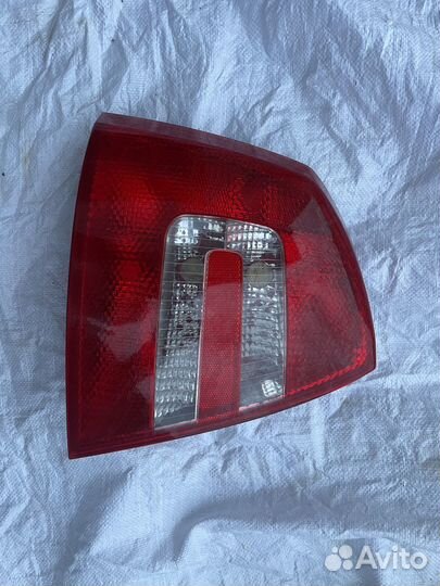 Задняя левая фара на Шкода Октавия А5