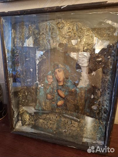 Старинная икона Богородица Троеручица