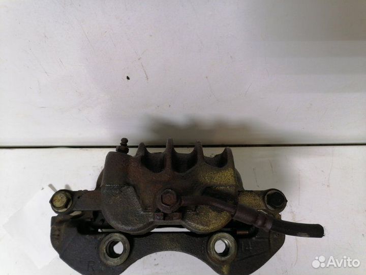 Суппорт тормозной передний правый Nissan Urvan E24