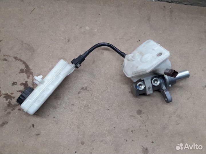 Главный тормозной цилиндр Citroen C4 B7 седан