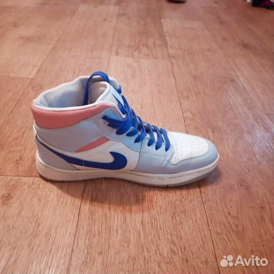 Джорданы 1 голубые