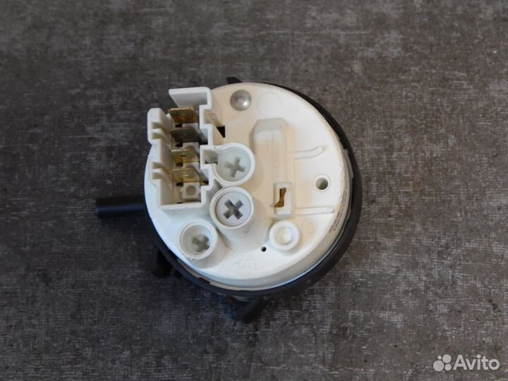 Датчик уровня воды ст.машины Ariston 37650056
