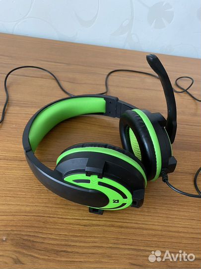 Проводные наушники