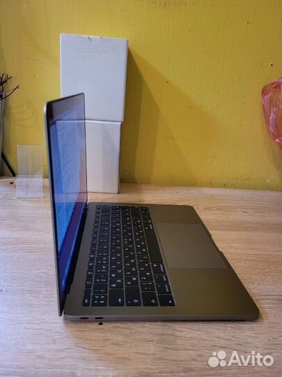 MacBook Pro 13 (2017 года, 2 x Thunderbolt 3)