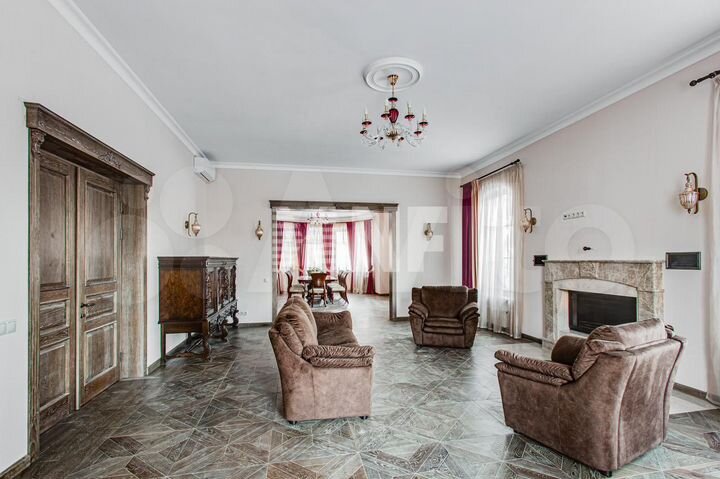 Дом 980 м² на участке 30 сот.