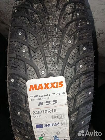 Maxxis Premitra Ice Nord NS5 245/70 R16