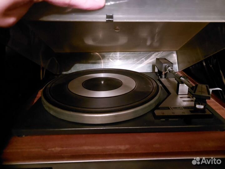 Виниловый проигрыватель Akords 001