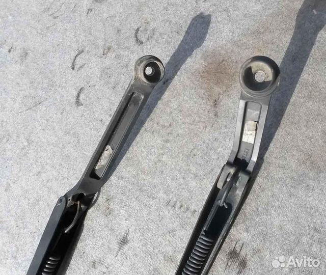 Поводок дворников правый Mazda 323F BJ