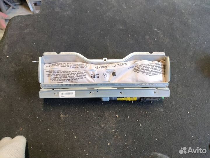 Подушка безопасности коленная водителя A2048602002