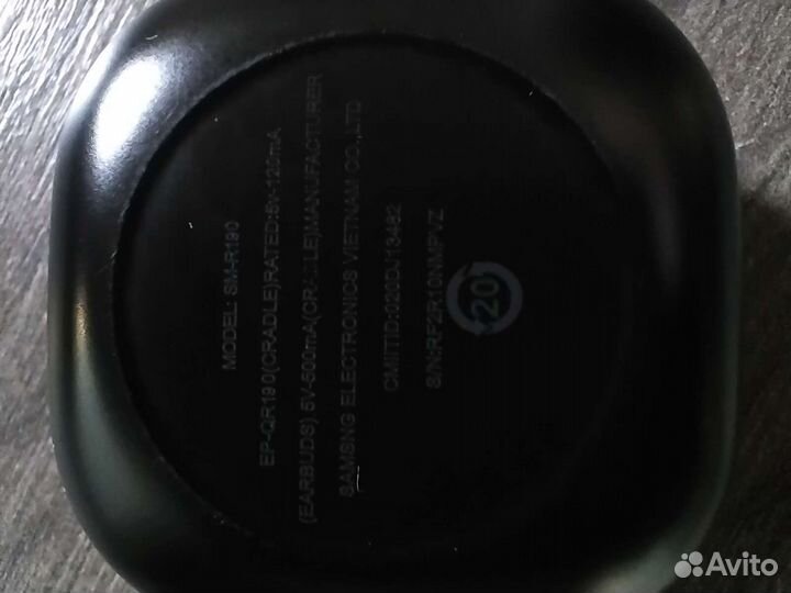 Беспроводные наушники Samsung Sound by AKG