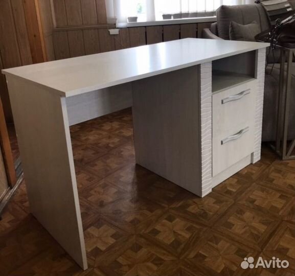 Письменный стол