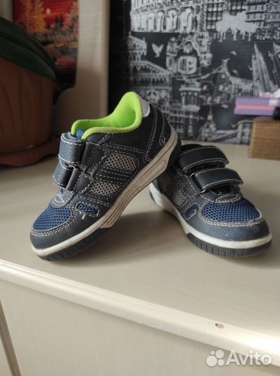 Кроссовки детские 24