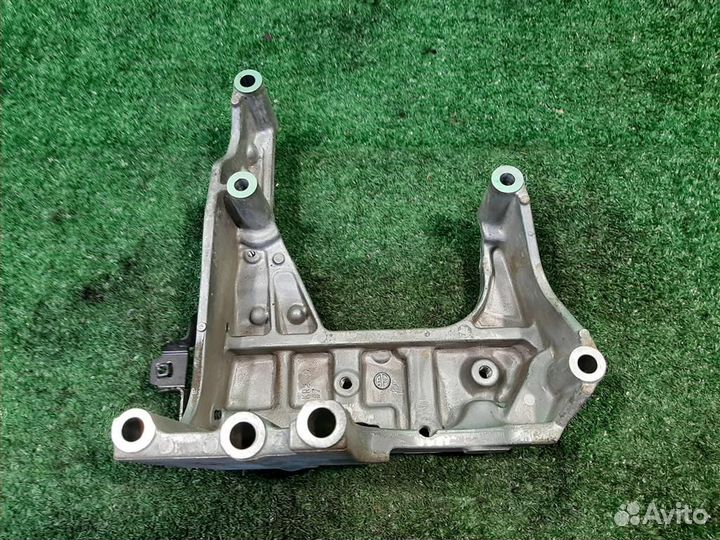 Кронштейн опоры двигателя правый Renault Koleos