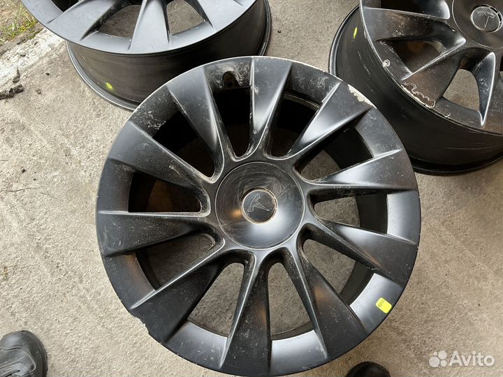 Tesla model Y R20 оригинальные диски
