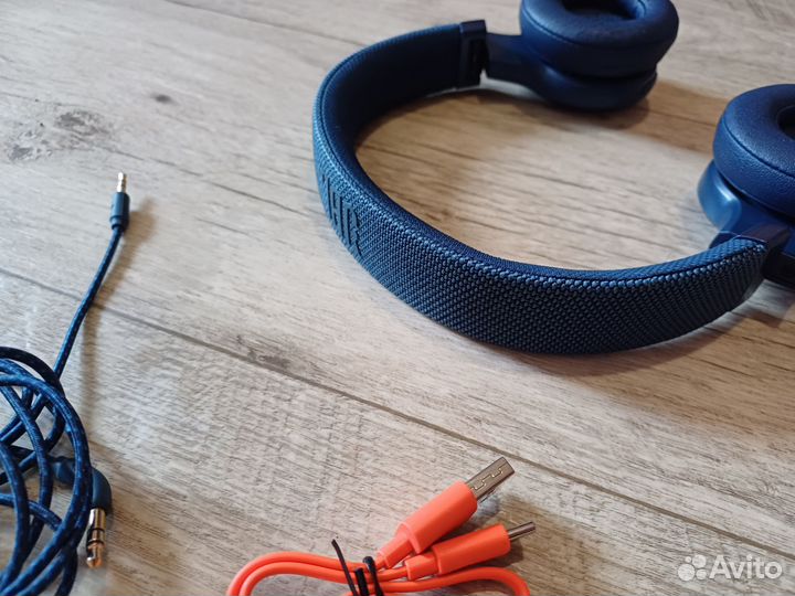 Беспроводные наушники jbl live 460 nc