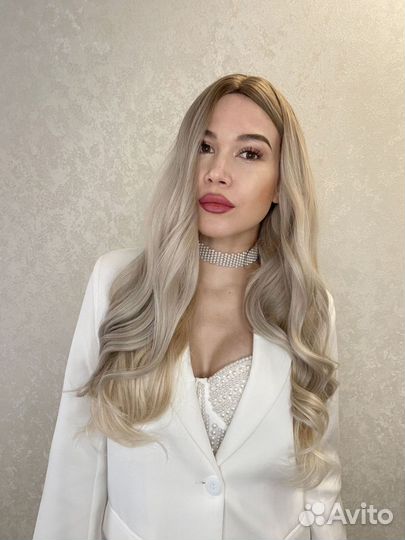 Парик блондинка пепельный локоны