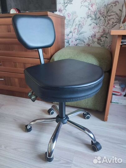 Стул мастера тату салона