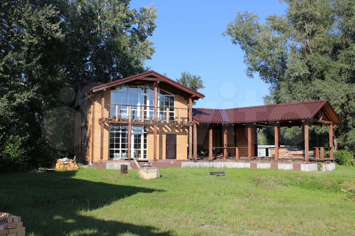 Дом 210 м² на участке 38 сот.