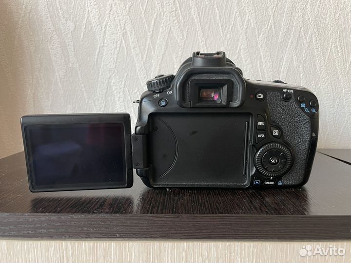 Зеркальный фотоаппарат canon