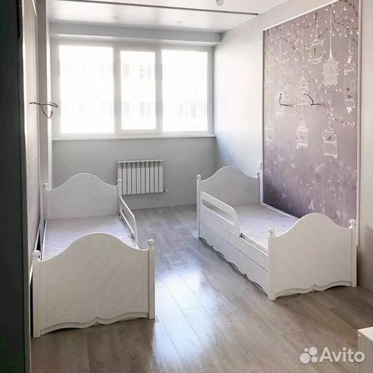 Детская кровать и комод