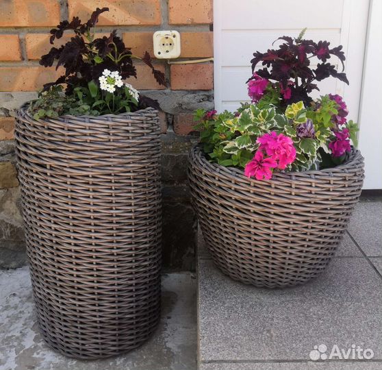 Кашпо из искусственного ротанга
