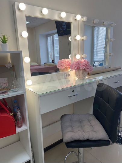 Рабочее место для мастера бровиста / визажиста