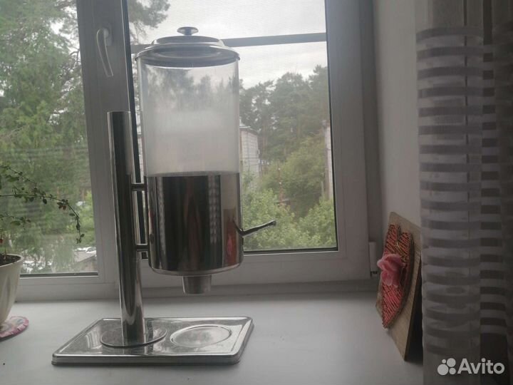 Диспенсер для насыпания семечек