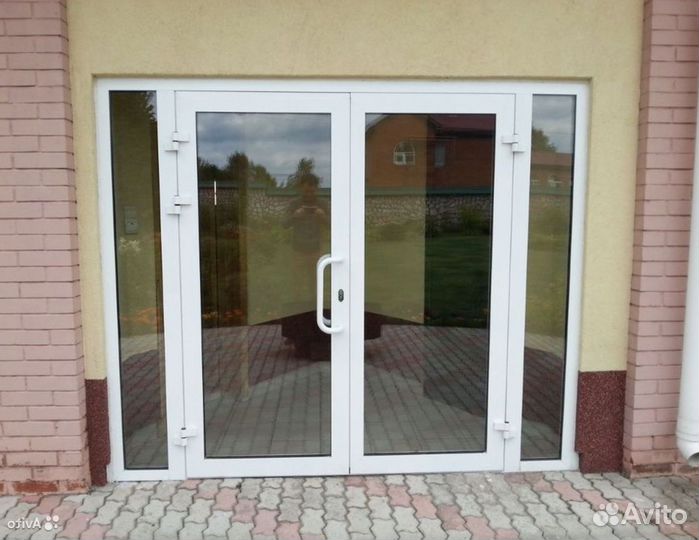 Пластиковые двери. Входная группа