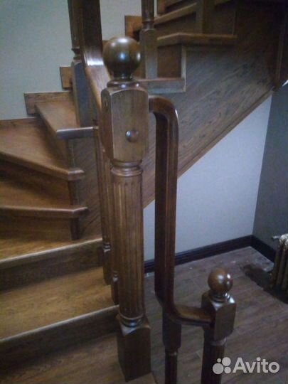 Монтажник деревянных лестниц