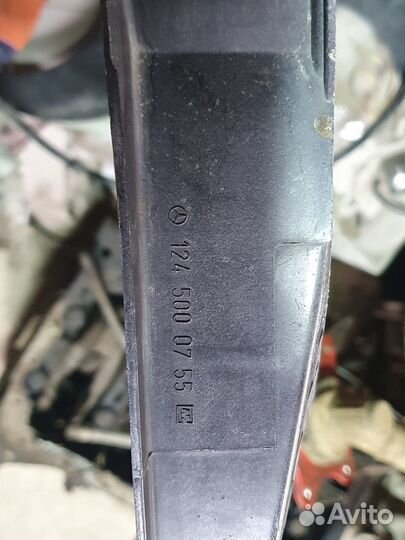 Диффузор радиатора Mercedes E Class W124