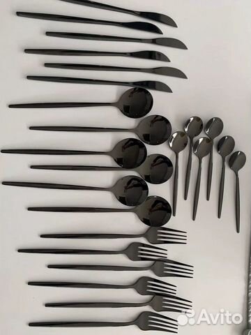 Чёрный набор столовых приблров