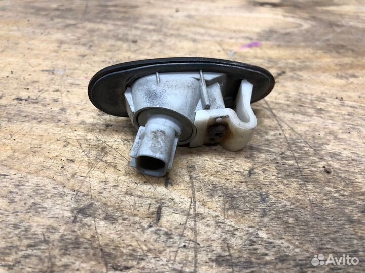 Повторитель поворотника Mitsubishi Galant 7