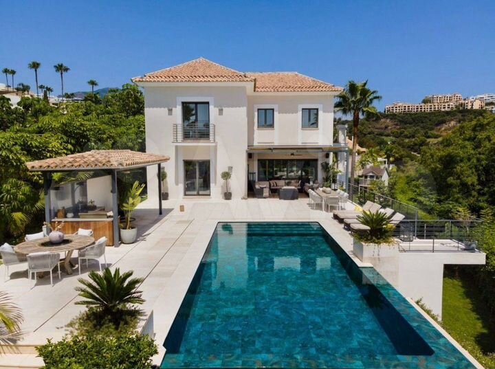 Дом 195 м² на участке 7 сот.