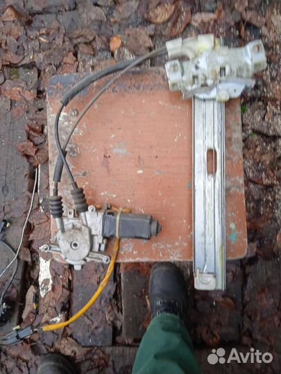 Электро-ик задний левый,на Киа спектра