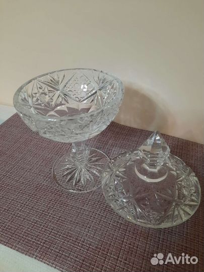 Хрустальная конфетница с крышкой